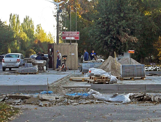 ремонт площадки у памятника воинам, погибшим в Афганистане и на Северном Кавказе