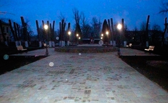 памятник воинам – освободителям Семилук в ночи