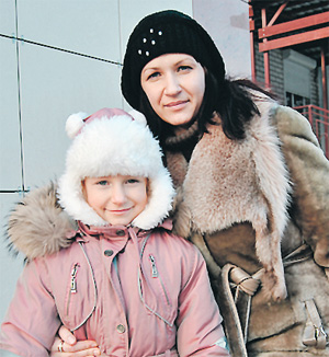 Алена Пригородова с дочкой Элечкой