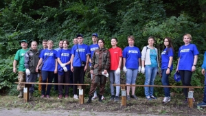 В Семилуках активисты очистили береговую линию реки Дон