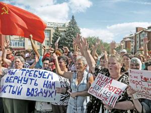 Более 500 жителей города потребовали закрыть производство фирмы «Ника-Петротэк» в Семилуках